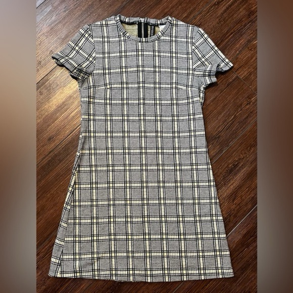 DIVIDED H&M Mini Dress Black, white and yellow plaid. Short sleeves. Size 2 - Picture 1 of 7